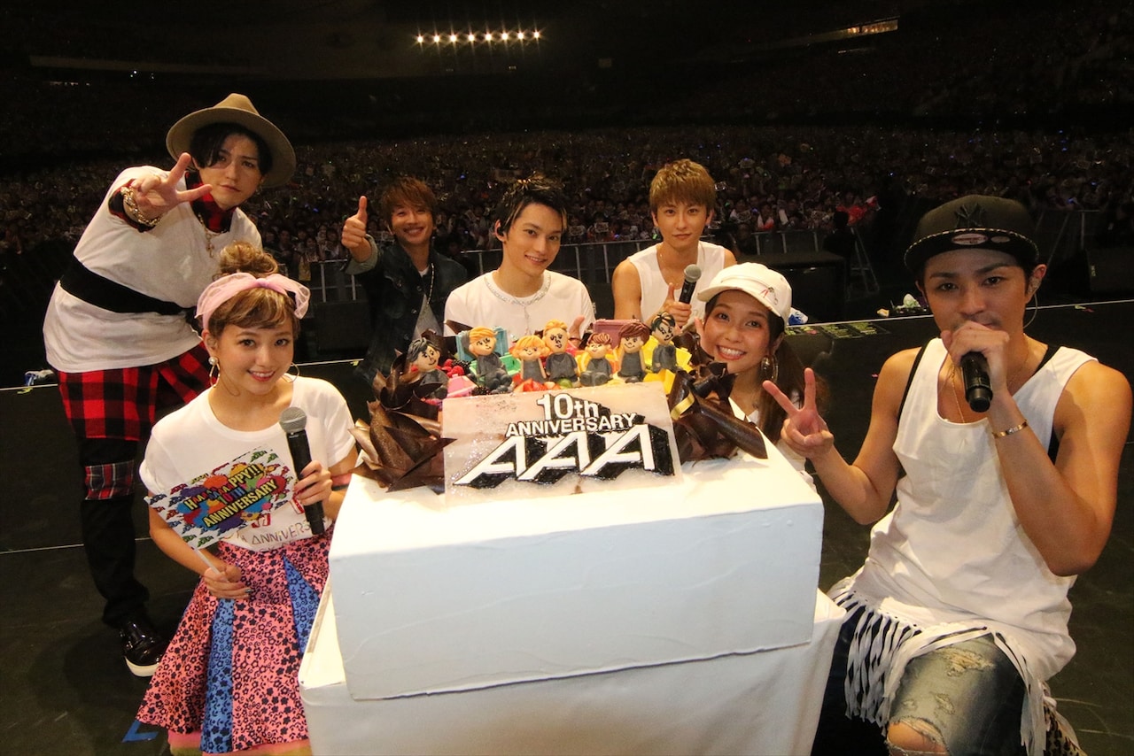 AAA、観客やスタッフ祝福の10周年記念日ライブで西島隆弘号泣 - 音楽