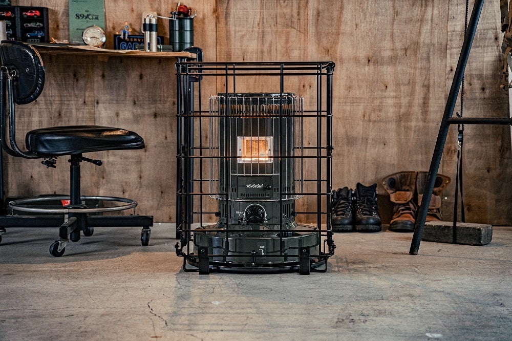 石油ストーブメーカーのトヨトミが、自衛隊仕様を再現した対流形石油