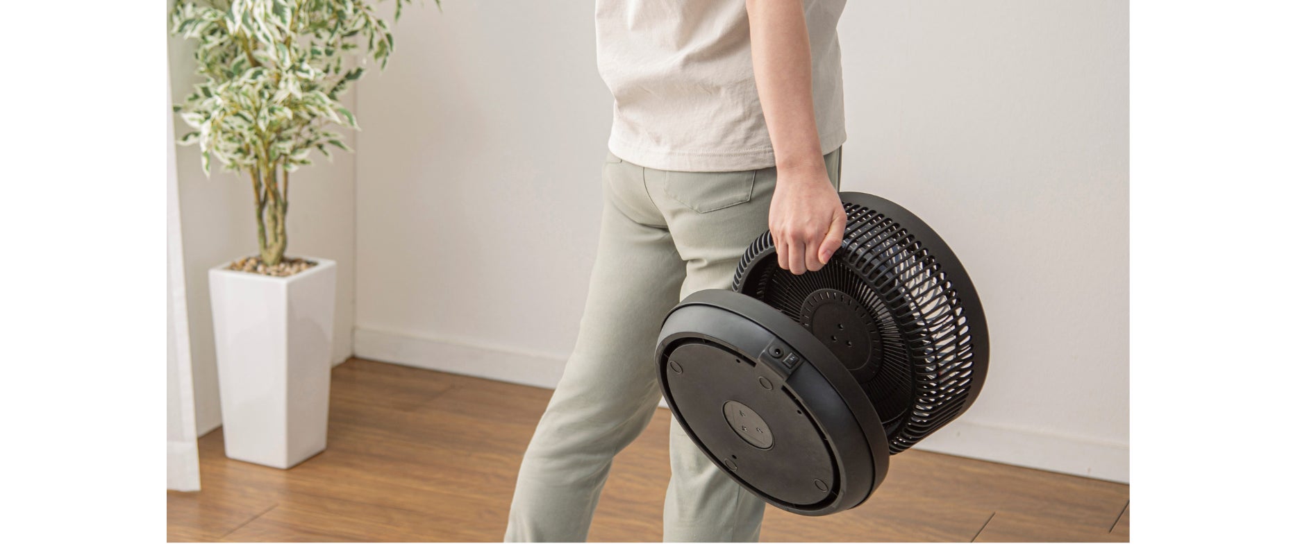 ニトリ】持ち運びがもっと手軽に！酷暑に便利な折りたためるコードレス