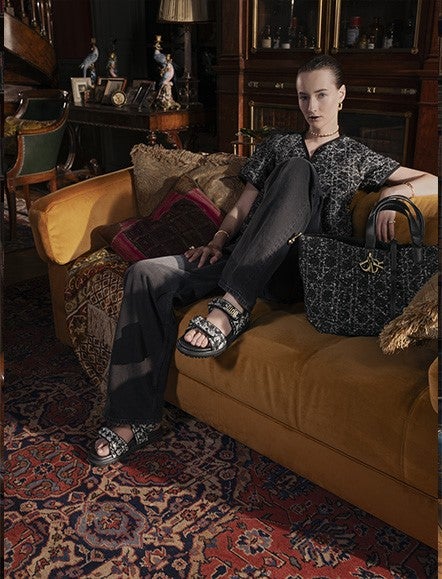 ディオールアクト」サンダルが新たなバリエーションで登場