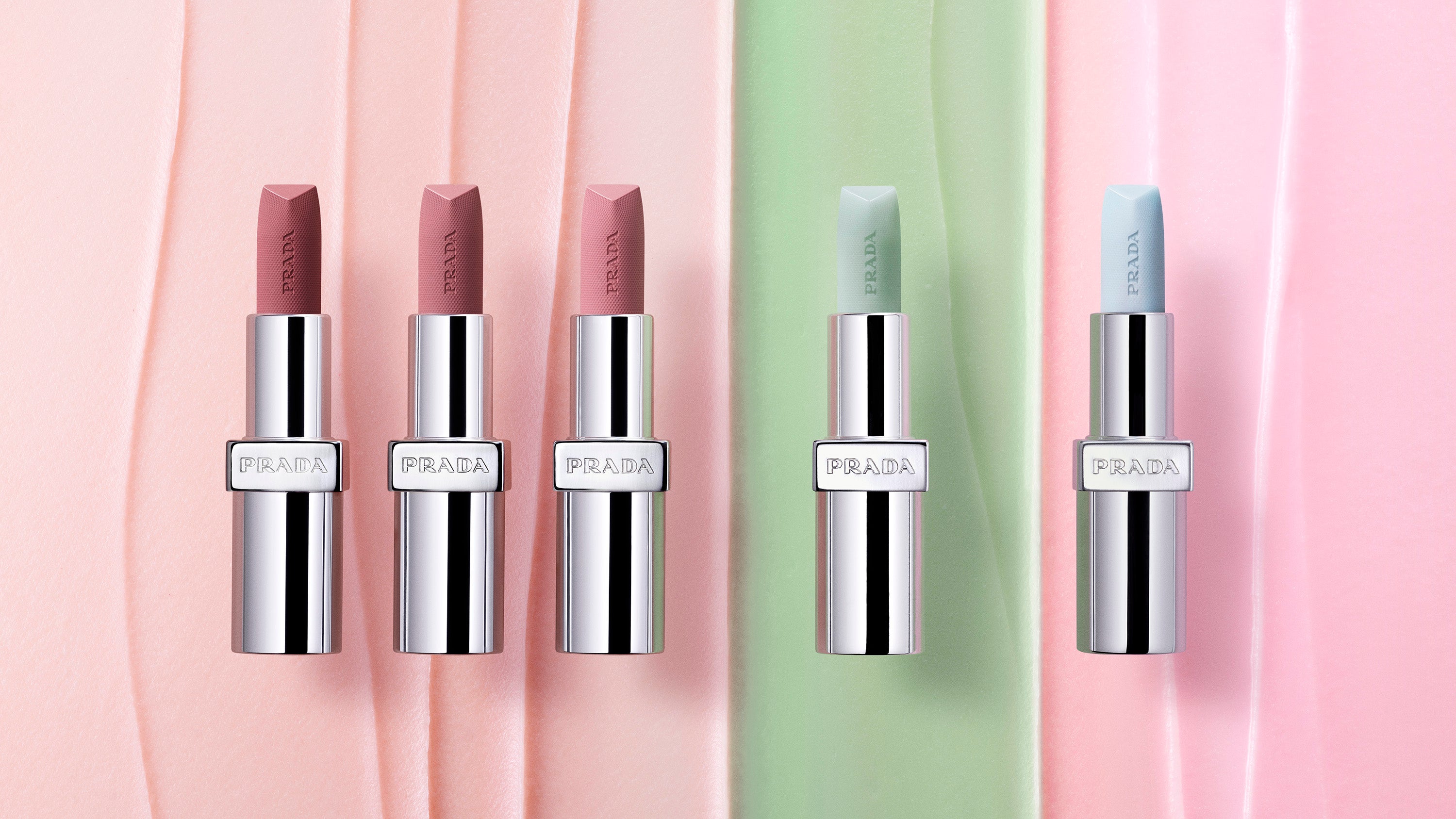 プラダ ビューティ＞ 鮮やかに色づきしっとりケアする「艶カラー