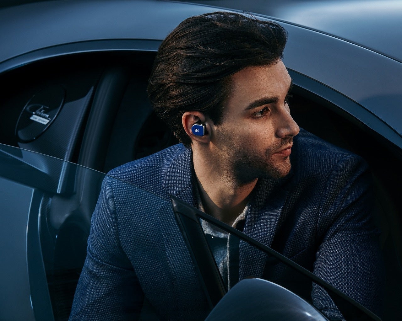 ブガッティのガジェット第二弾！「BUGATTI ワイヤレスイヤホン」、日本