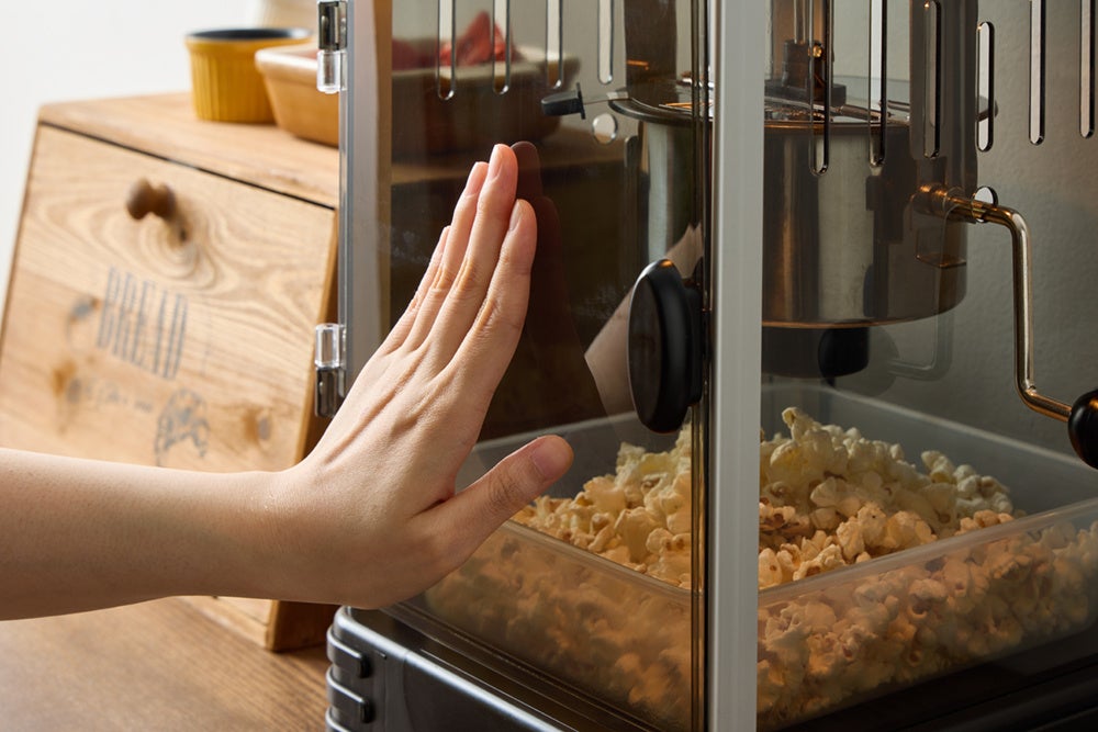 simplusから、レトロ調ポップコーンメーカーが登場。簡単操作で出来た