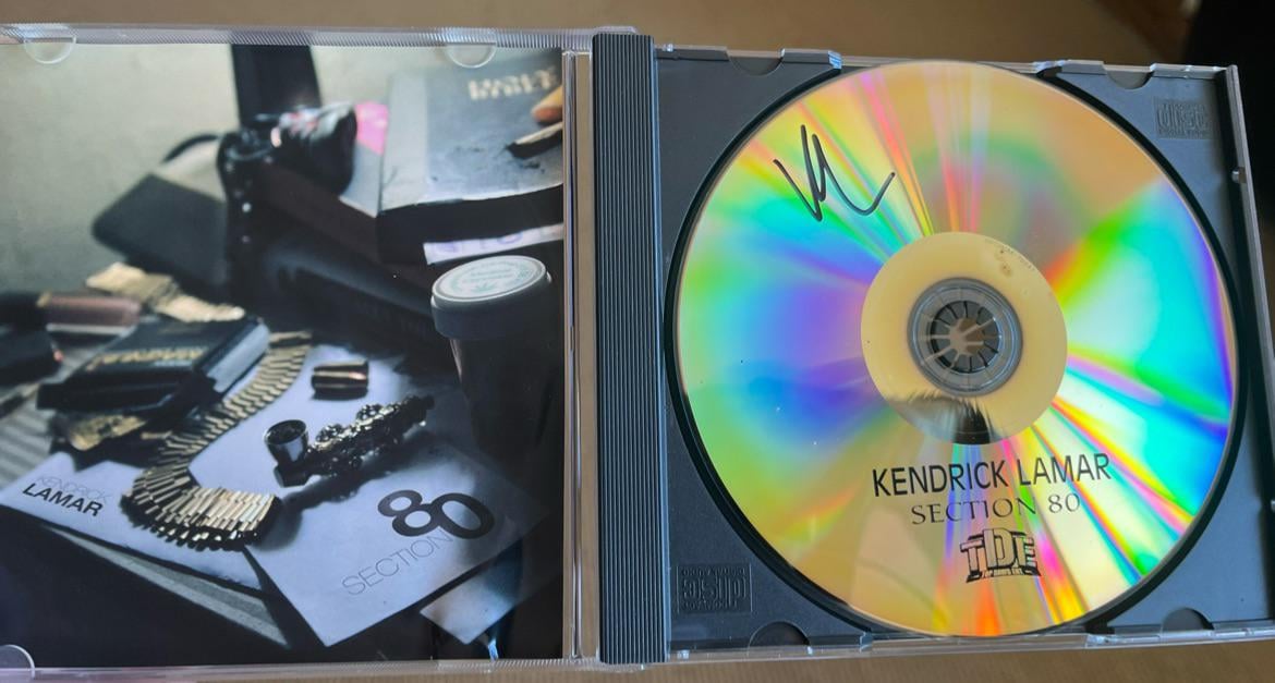 初めてのKDot購入：Section 80のサイン入りCD : r/KendrickLamar