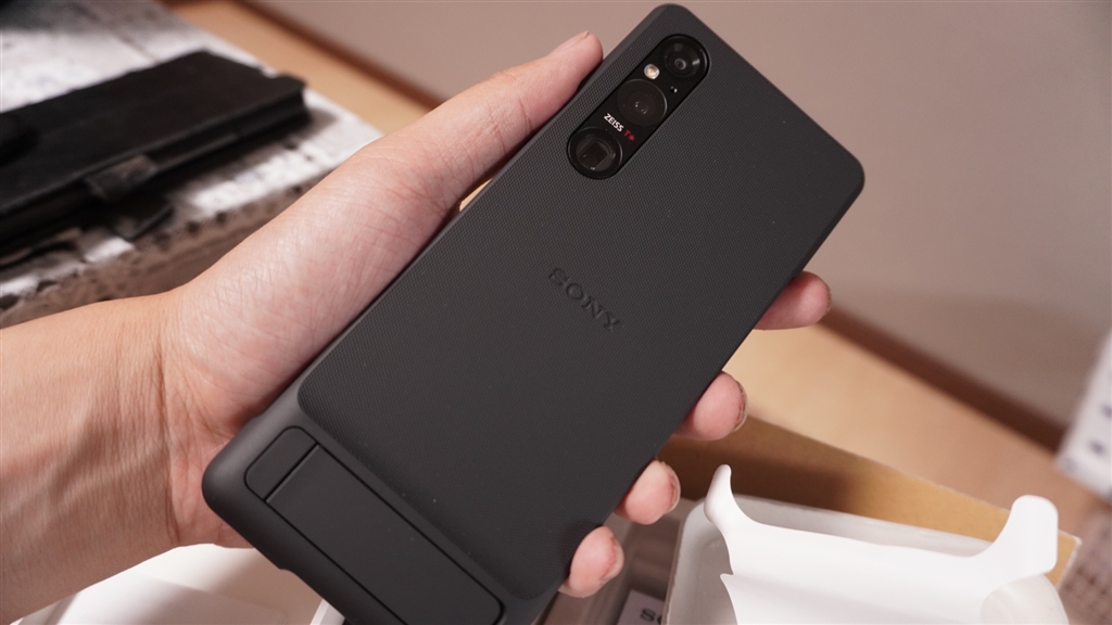 価格.com - 『純正ハードケース取付け』SONY Xperia 1 V SIMフリー