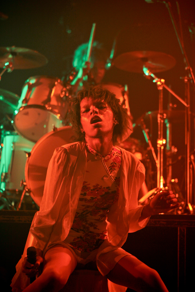 女王蜂 @ SHIBUYA-AX 2013.02.22 邦楽ライブレポート｜音楽情報サイト