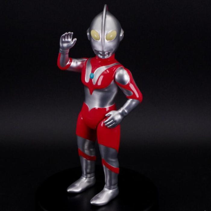 M78TOYS製「ウルトラマン」がシルバー仕上げの「墓場の画廊 限定Ver