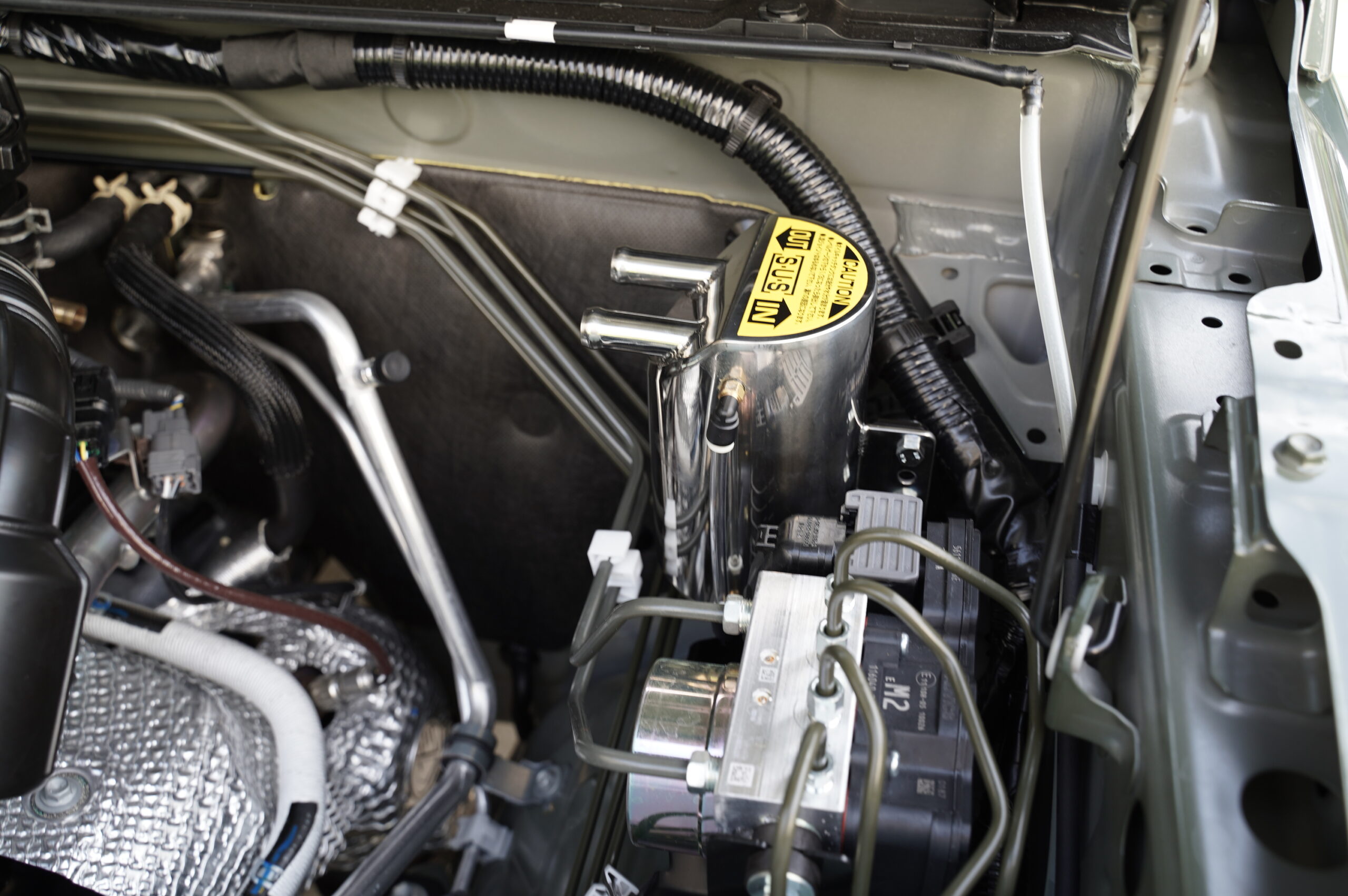 ハイブリッジファーストのオイルキャッチタンクをジムニー(JB64)に