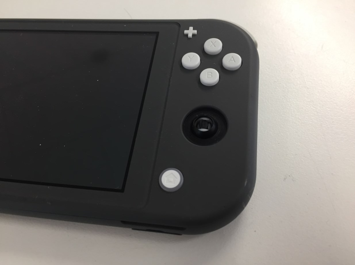Switch Liteの右スティック修理は難易度が高い!?基板を外さないと