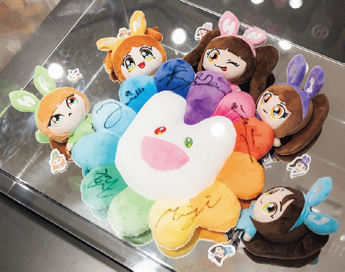 村上隆×NewJeansコラボ回顧」世界中のBunniesがときめいた夢の邂逅