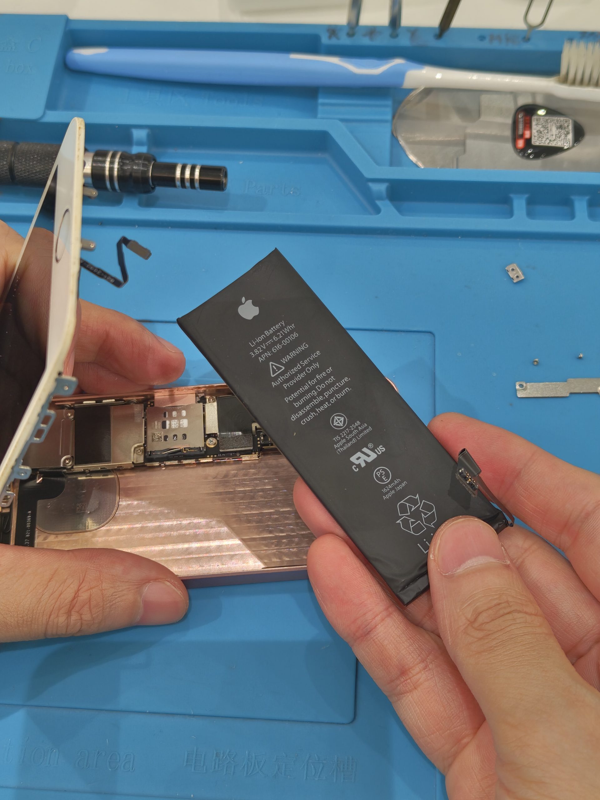 東郷店】古くても大丈夫！iPhone SE（第1世代）のバッテリー交換