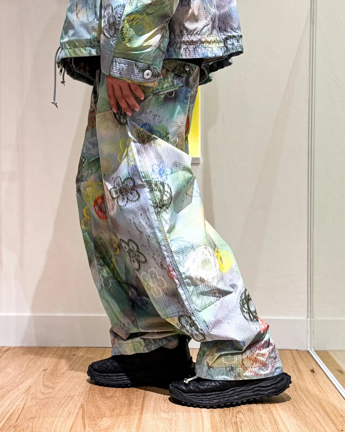 KENZO(ケンゾー) / 'KENZO X FUTURA 2000' DOUBLE KNEE PANTS | 公式