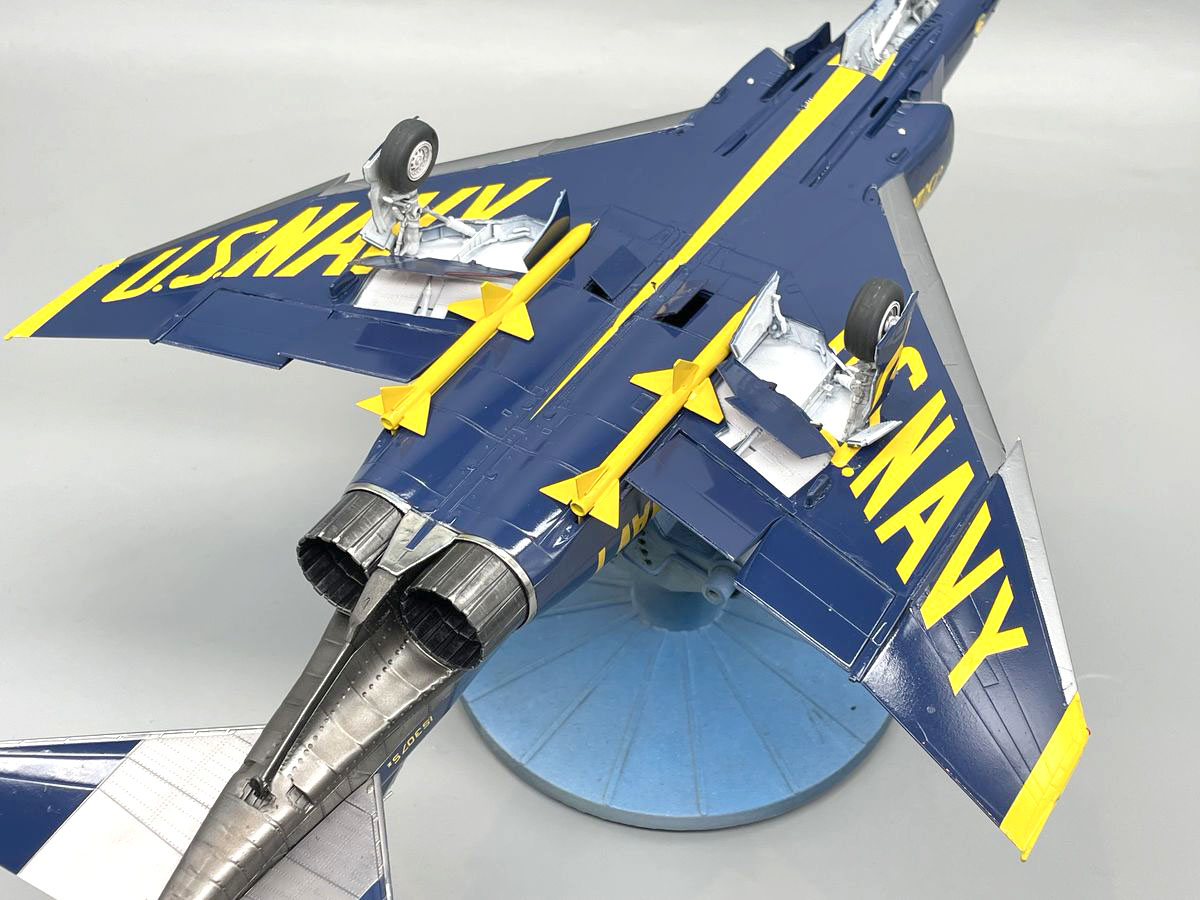 アメリカ海軍の華麗なる青き天使、完成！【達人のプラモ術＜F-4J