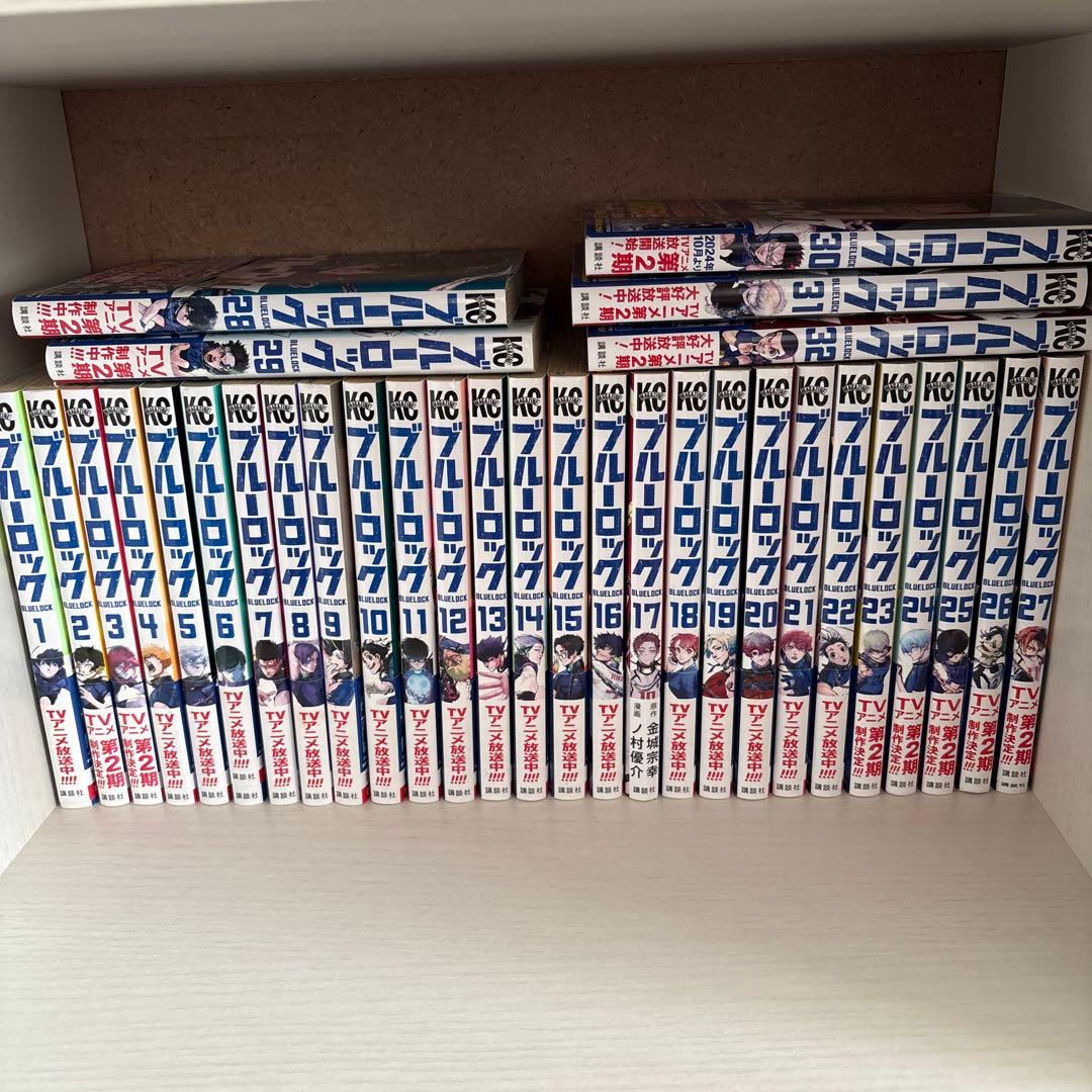 ［最終値下げ］ブルーロック　1〜32巻 新品 ブルーロック 1巻- 32巻セット オリジナル収納BOX2個セット付き