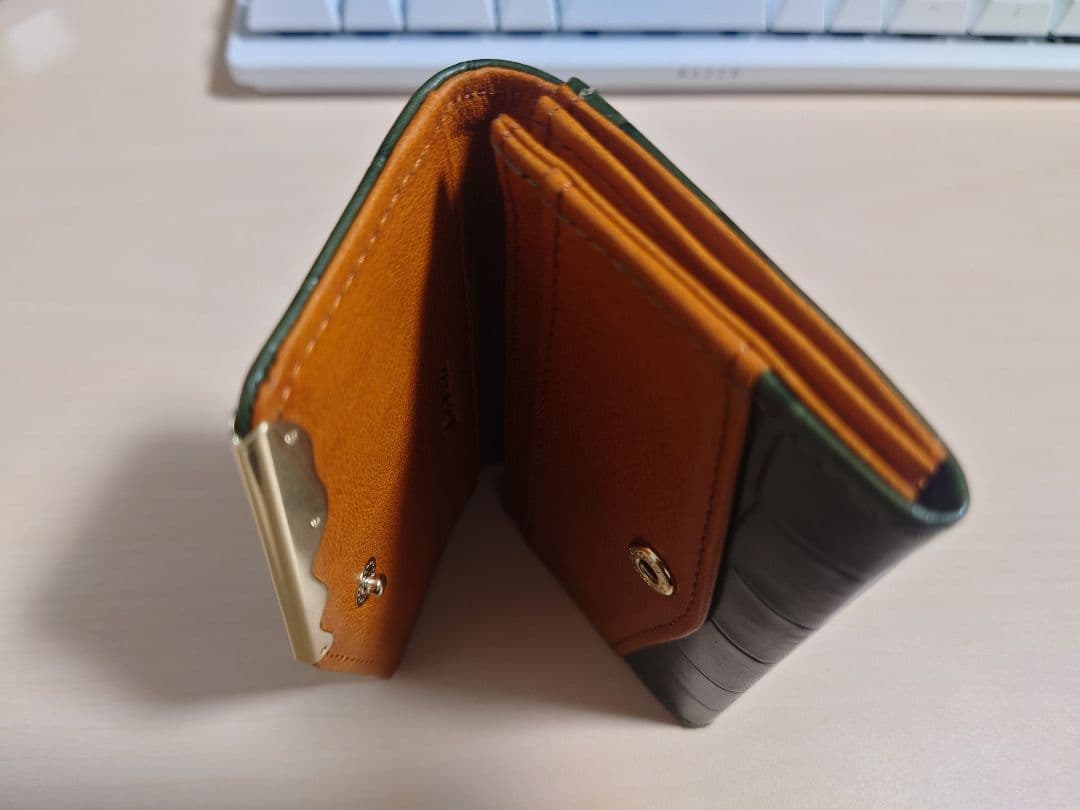 Dakota 牛革 名刺入れ オスピタリタ グリーン - 小物安い