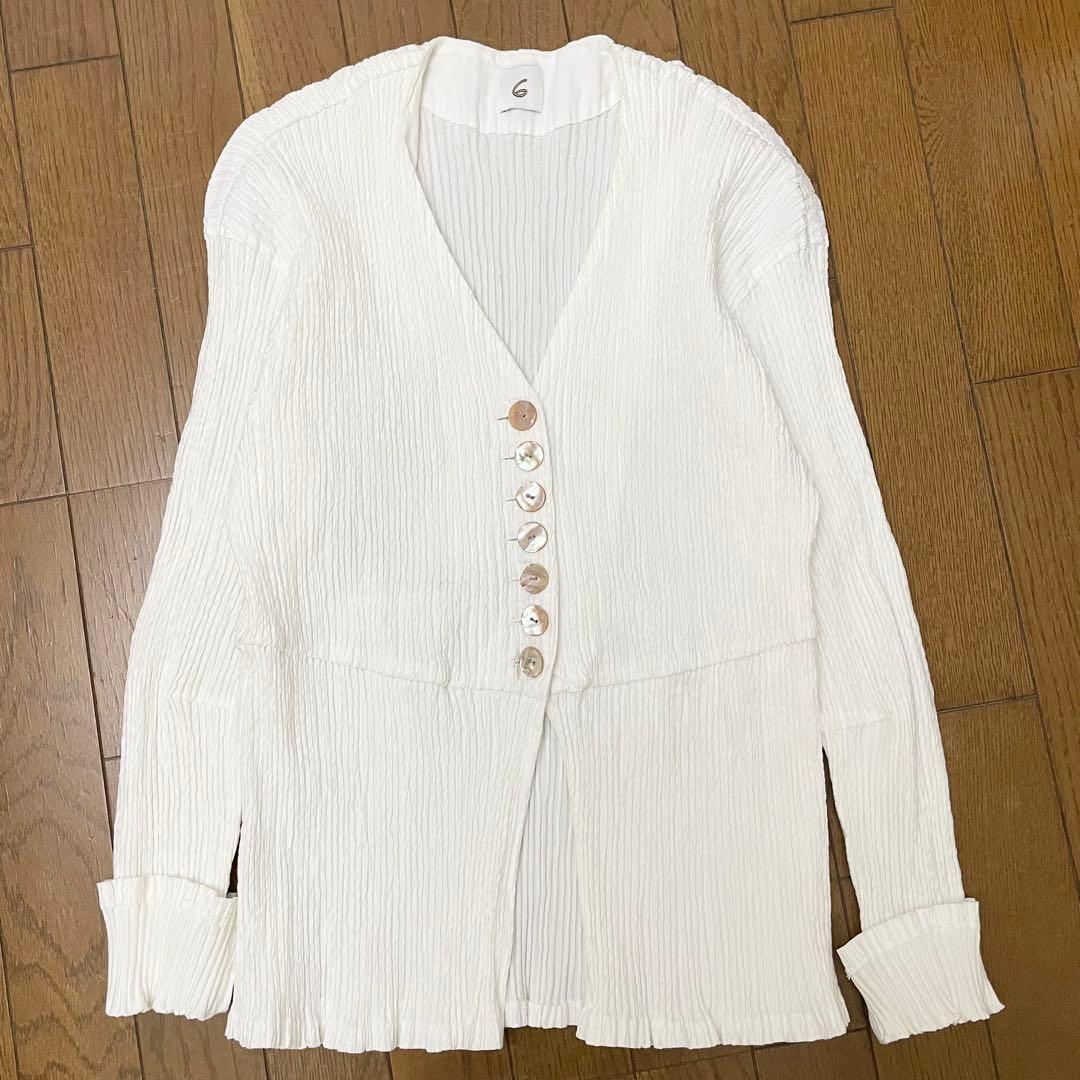 美品 roku ホワイトVネックボタンシャツ 37400円 - メルカリ