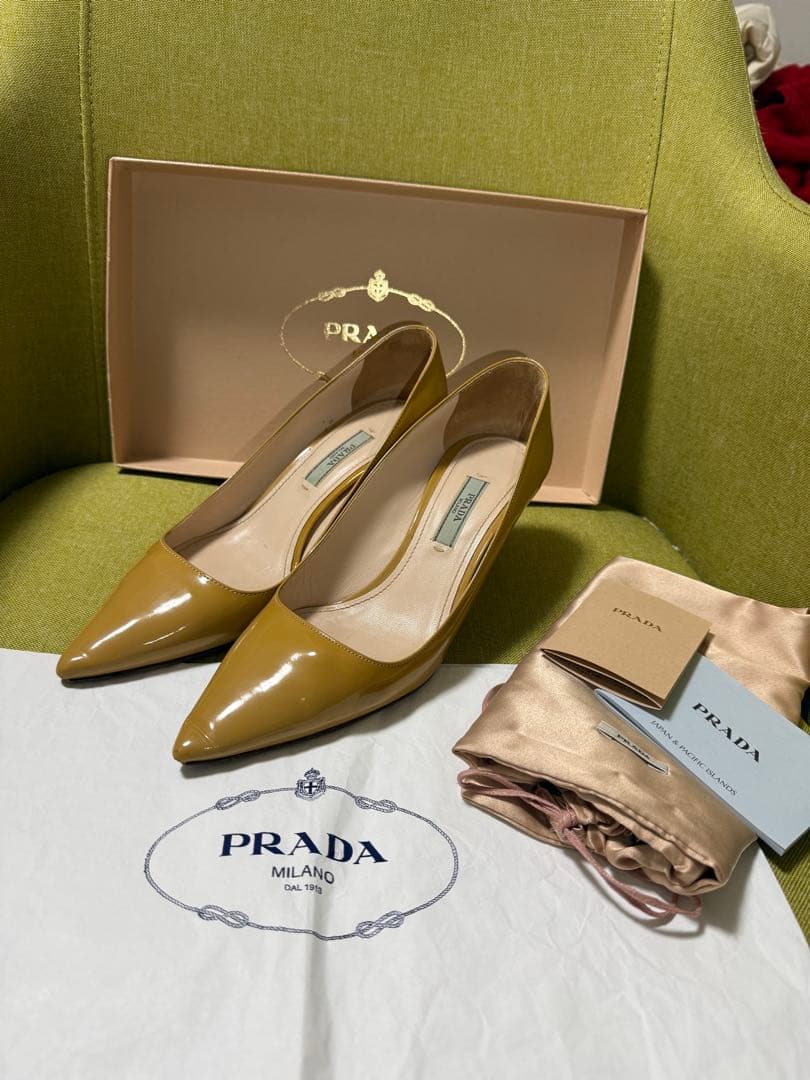 PRADA エナメル パンプス ベージュ 箱付き お値下げ可 - メルカリ