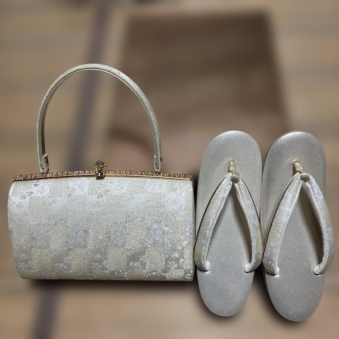 鈴乃屋　沙織　シルバー ハンドバッグと草履のセット 紗織 草履バッグセット 留袖 礼装用 訪問着 高級 沙織 草履バック