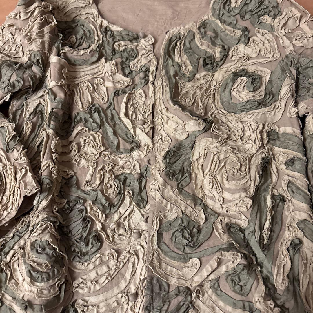 ヨーガンレール立体的花模様 長袖トップス Mカーキー系 ヨーガンレール立体的花模様 長袖トップス Mカーキー系 - メルカリ