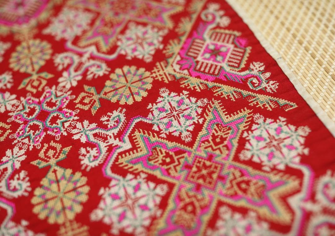 ミャオ族 伝統挑花刺繍 太陽生長紋×花樹文様 手仕事 アンティーク古布