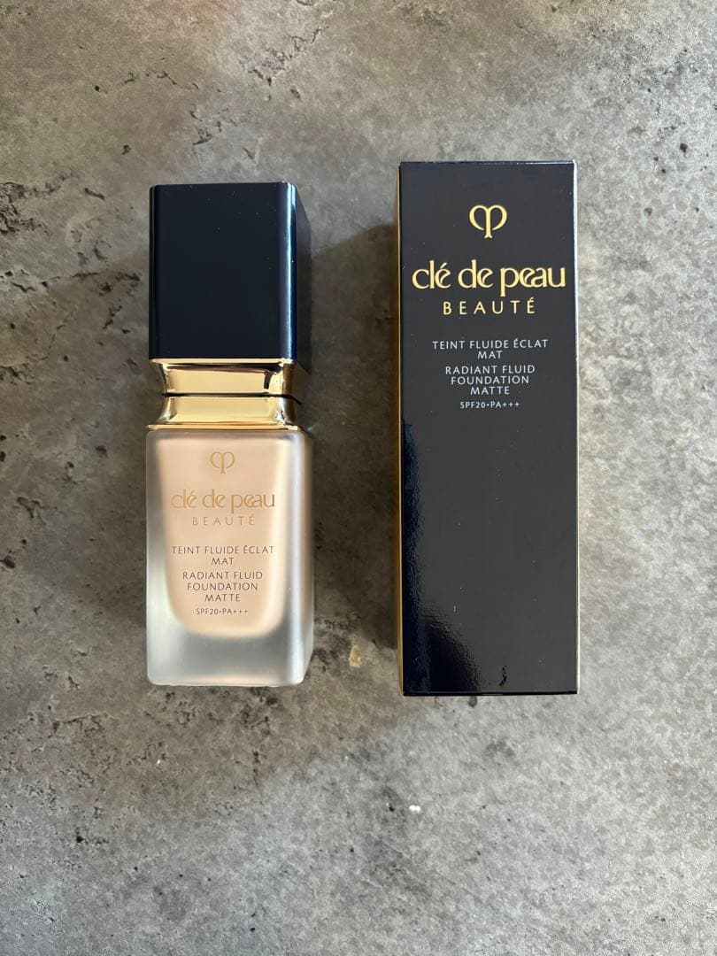 クレドポーボーテ タンフリュイドエクラマット オークル20 タンフリュイドエクラ マット / クレ・ド・ポー ボーテ(リキッド