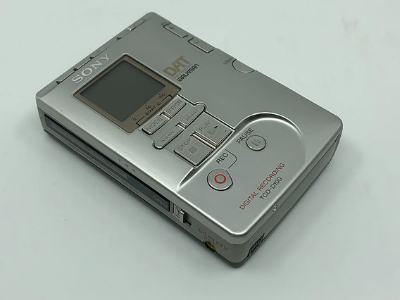 ソニー DAT ウォークマン ポータブル TCD-D100 管理ナンバー7300 Sony