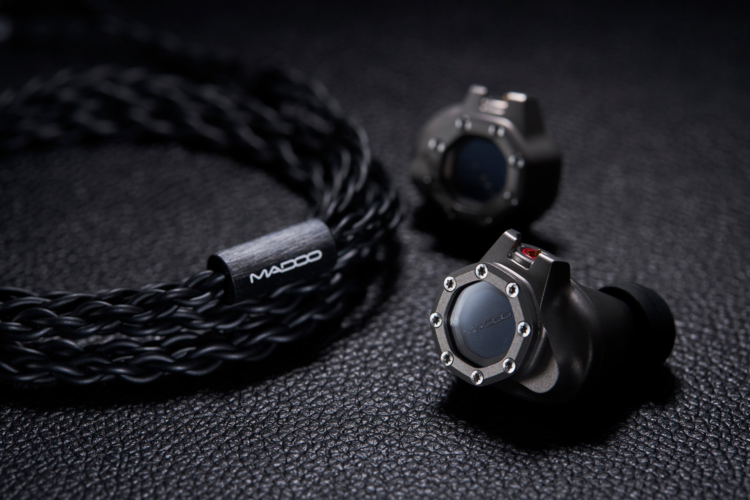 Typ821｜プッシュプル型プラナードライバー搭載イヤホン｜MADOO